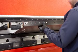 Amada HFE 1003 achieving consistent bending during production